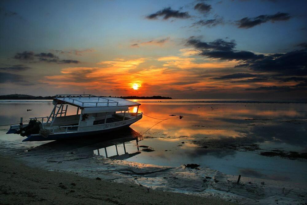 Puri Air Beach Resort & Spa Gili Islands Exterior photo
