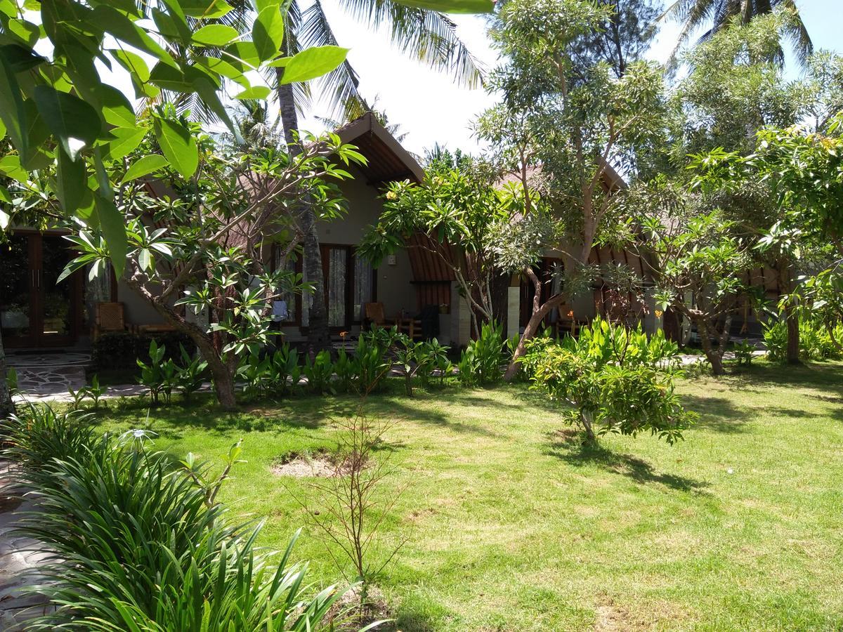 Puri Air Beach Resort & Spa Gili Islands Exterior photo